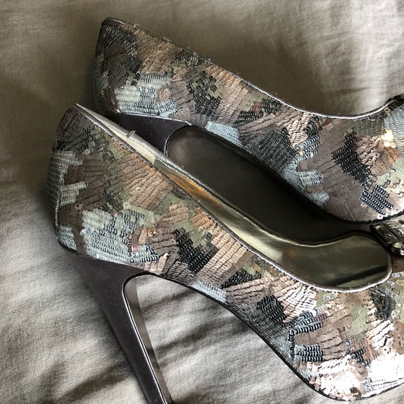 Nina New York GUC Sequins & Satin Rhinestone Heels - Picture 7 of 8